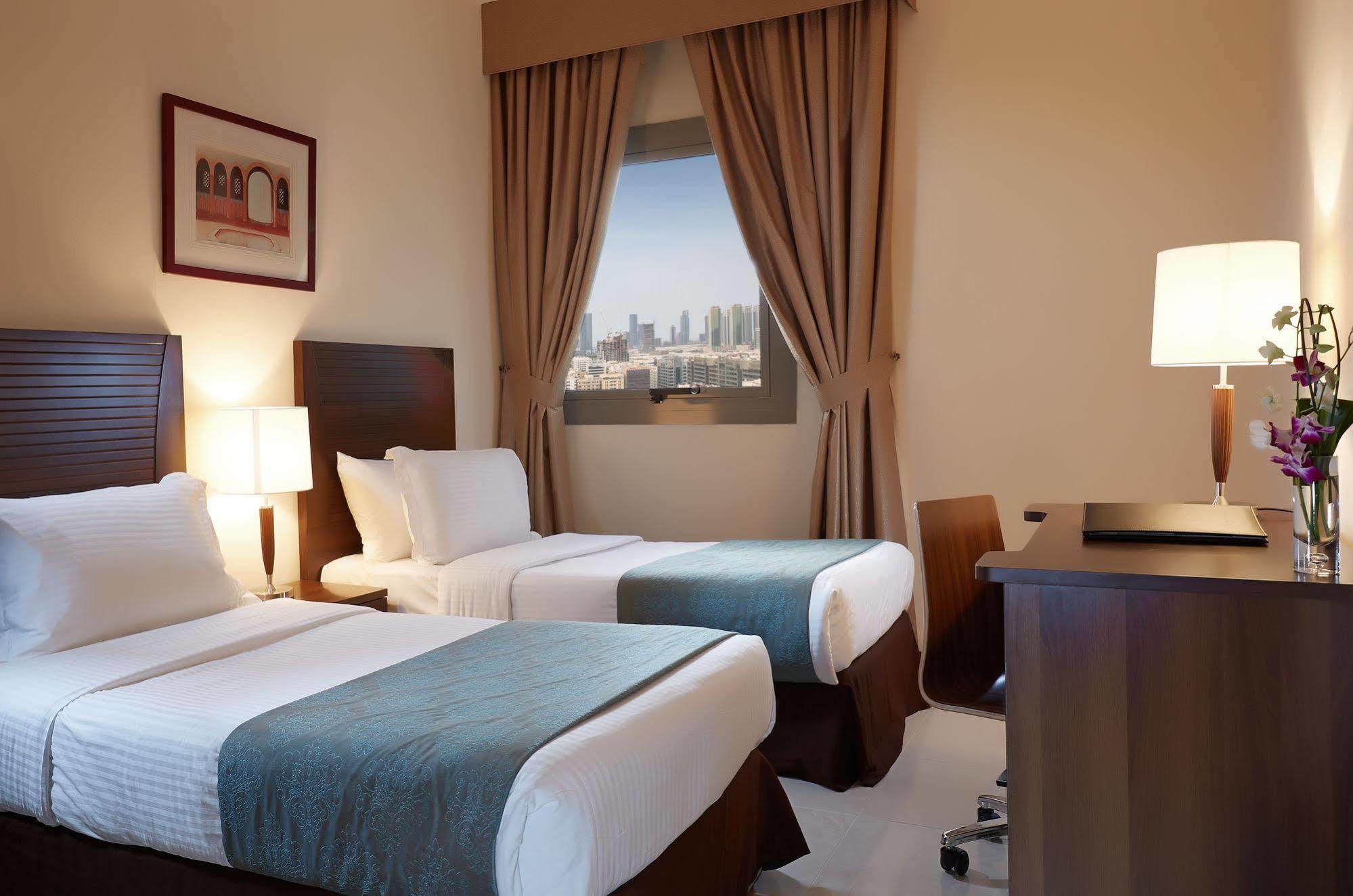 Aparthotel Century
